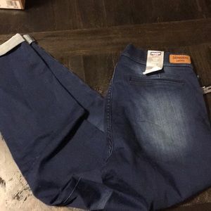 Denizen from Levi’s lounge crop jeans